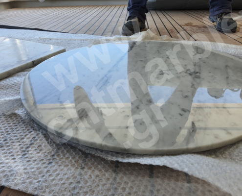Γυάλισμα μαρμάρινων τραπεζιών σε σκάφη αναψυχής 3